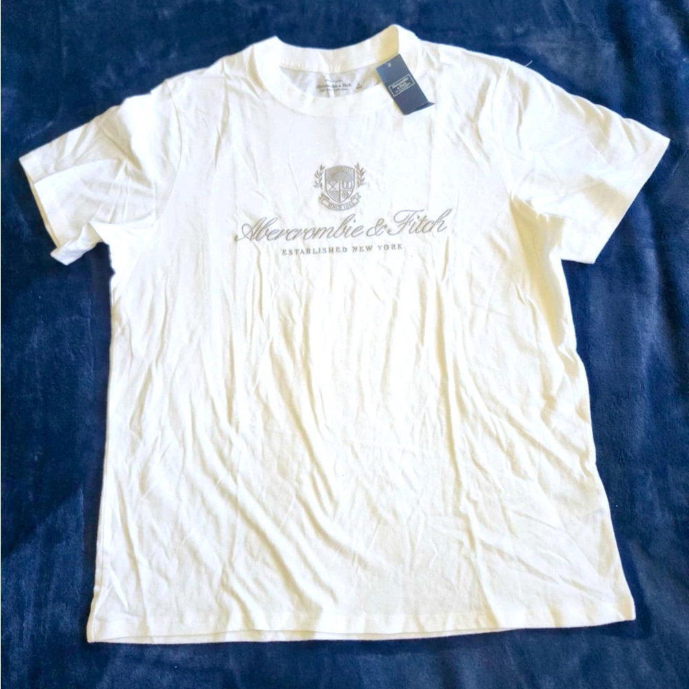 Abercrombie and Fitch Tee size Large NWT